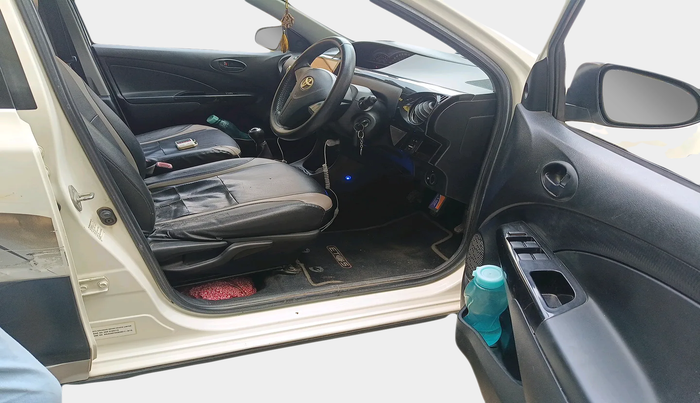 2016 Toyota Etios CROSS 1.2 G, Petrol, Manual, 76,746 km, interior