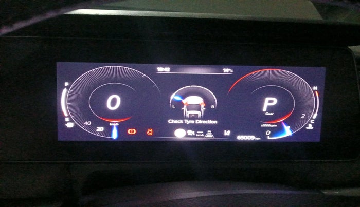 2022 Mahindra XUV700 AX 7 LUXURY D AWD AT 7 STR, Diesel, Automatic, 65,009 km, interior