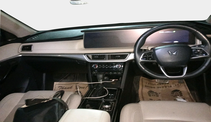 2022 Mahindra XUV700 AX 7 LUXURY D AWD AT 7 STR, Diesel, Automatic, 65,009 km, interior