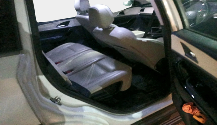 2022 Mahindra XUV700 AX 7 LUXURY D AWD AT 7 STR, Diesel, Automatic, 65,009 km, interior