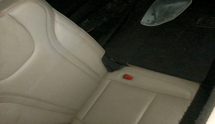 2022 Mahindra XUV700 AX 7 LUXURY D AWD AT 7 STR, Diesel, Automatic, 65,009 km, interior