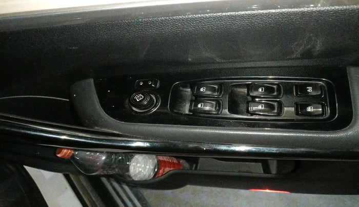 2022 Mahindra XUV700 AX 7 LUXURY D AWD AT 7 STR, Diesel, Automatic, 65,009 km, interior