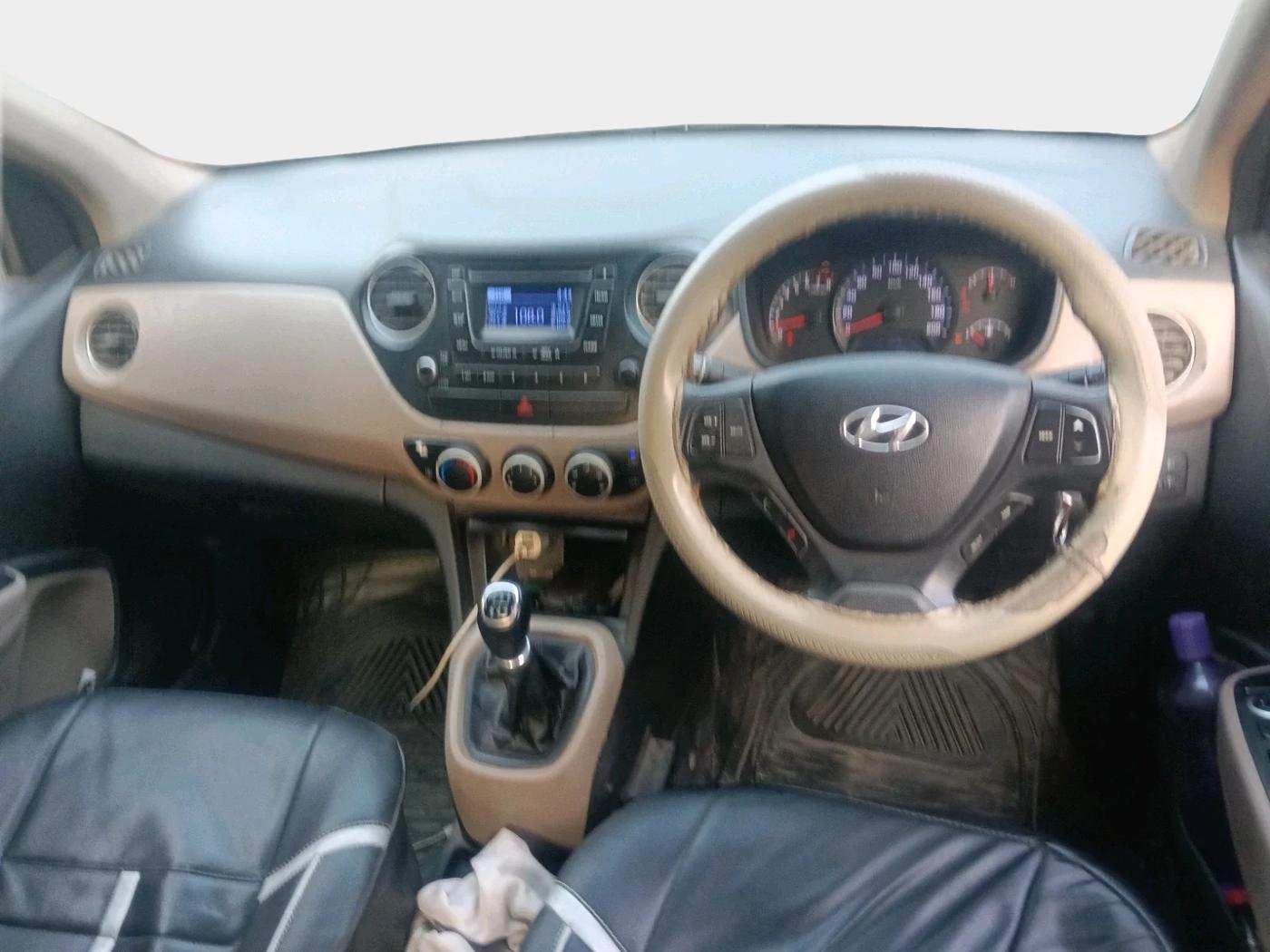 2014 Hyundai Xcent S 1.2, Petrol, Manual, 1,60,497 km, interior