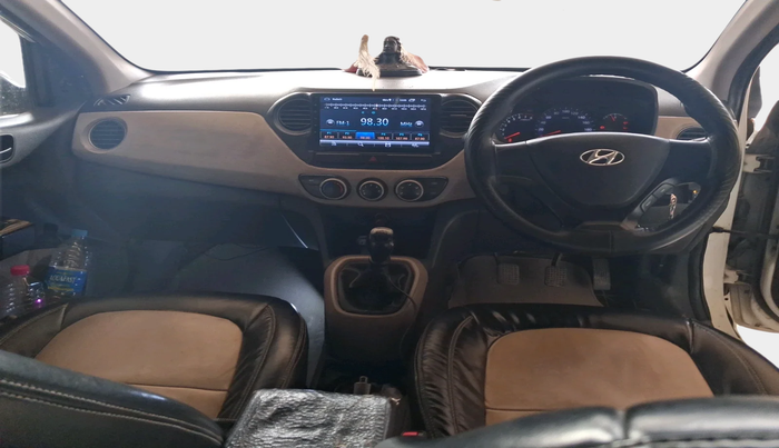 2016 Hyundai Xcent BASE 1.2, Petrol, Manual, 1,03,009 km, interior