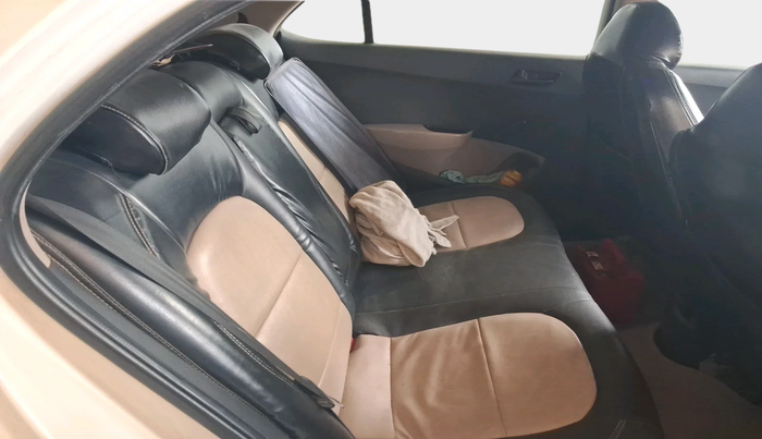 2016 Hyundai Xcent BASE 1.2, Petrol, Manual, 1,03,009 km, interior