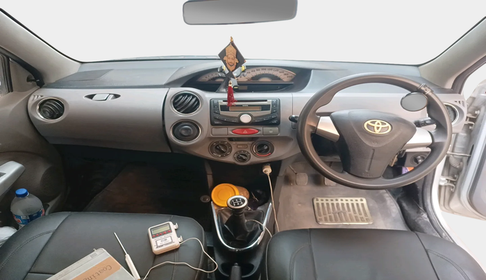 2011 Toyota Etios Liva V, Petrol, Manual, 1,30,930 km, interior