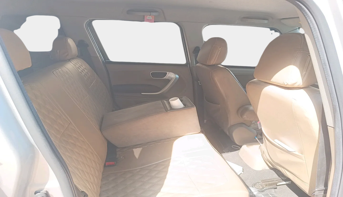 2018 Mahindra TUV300 T8 DUAL TONE, Diesel, Manual, 90,946 km, interior