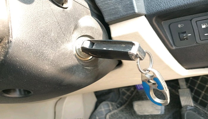 2017 Mahindra XUV500 W6 AT 1.99, Diesel, Automatic, 1,22,000 km, interior