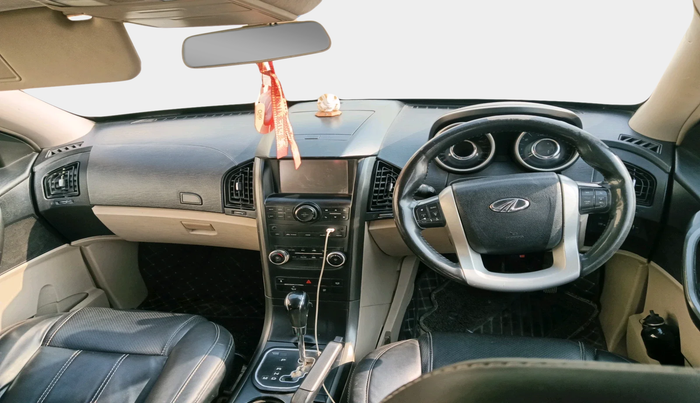 2017 Mahindra XUV500 W6 AT 1.99, Diesel, Automatic, 1,22,000 km, interior