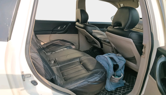 2017 Mahindra XUV500 W6 AT 1.99, Diesel, Automatic, 1,22,000 km, interior