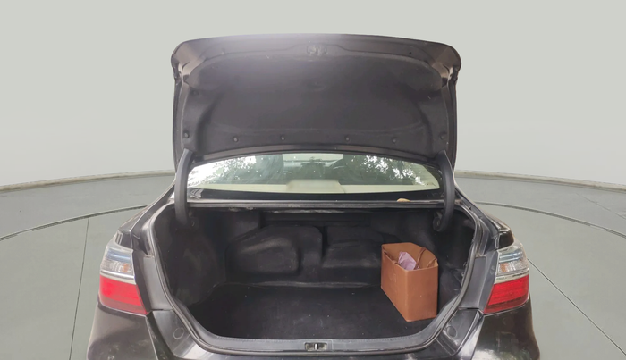 2017 Toyota Camry 2.5L AT, Petrol, Automatic, 1,88,736 km, exterior