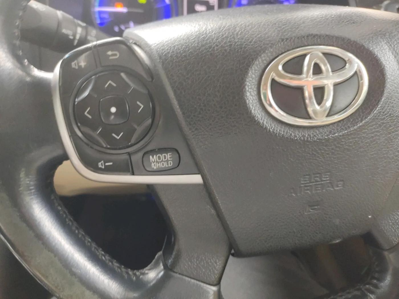 2017 Toyota Camry 2.5L AT, Petrol, Automatic, 1,88,736 km, interior