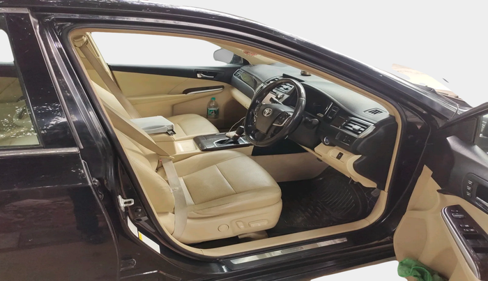 2017 Toyota Camry 2.5L AT, Petrol, Automatic, 1,88,736 km, interior