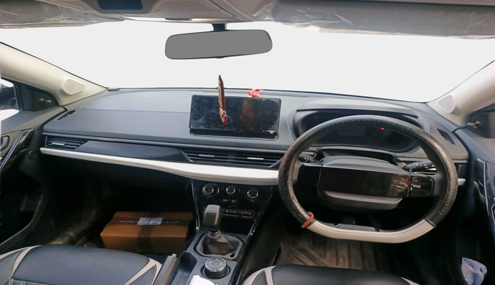 2025 Tata Curvv Smart 1.2 Petrol 6MT, Petrol, Manual, 6,670 km, interior