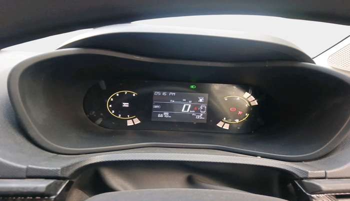 2025 Tata Curvv Smart 1.2 Petrol 6MT, Petrol, Manual, 6,670 km, interior