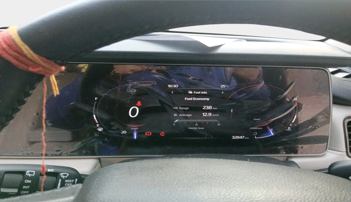 2024 Mahindra XUV700 AX 7 D MT 7 STR, Diesel, Manual, 32,847 km, interior