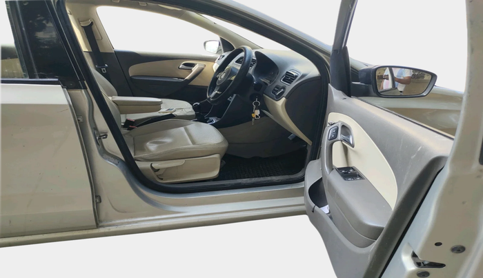 2014 Volkswagen Vento HIGHLINE 1.6 MPI, Petrol, Manual, 75,100 km, interior