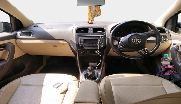 2013 Volkswagen Vento HIGHLINE DIESEL 1.6, Diesel, Manual, 1,00,537 km, interior