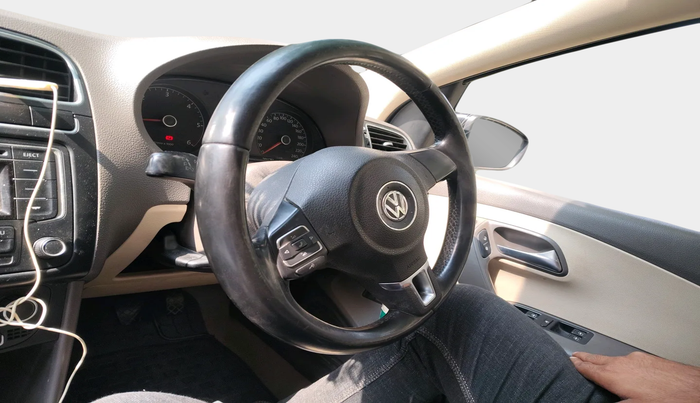 2013 Volkswagen Vento HIGHLINE DIESEL 1.6, Diesel, Manual, 1,00,537 km, interior