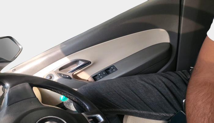 2013 Volkswagen Vento HIGHLINE DIESEL 1.6, Diesel, Manual, 1,00,537 km, interior