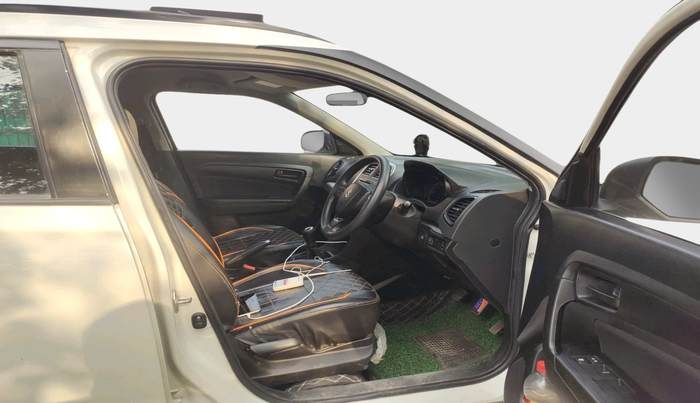 2022 Maruti BREZZA VXI, Petrol, Manual, 16,083 km, interior