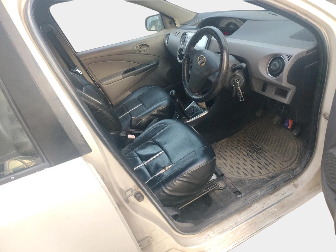 2011 Toyota Etios G, Petrol, Manual, 98,726 km, interior