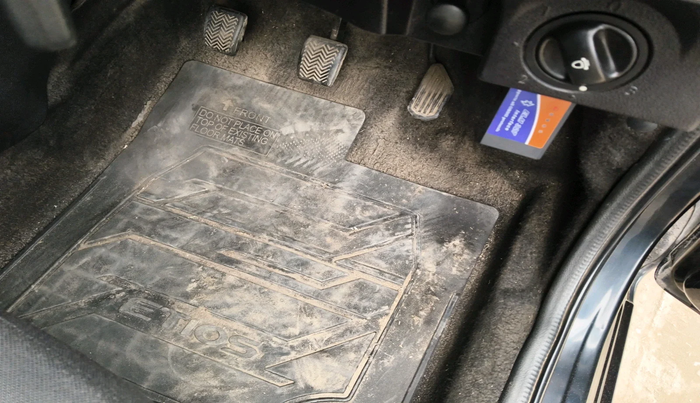 2011 Toyota Etios Liva G, Petrol, Manual, 87,637 km, interior