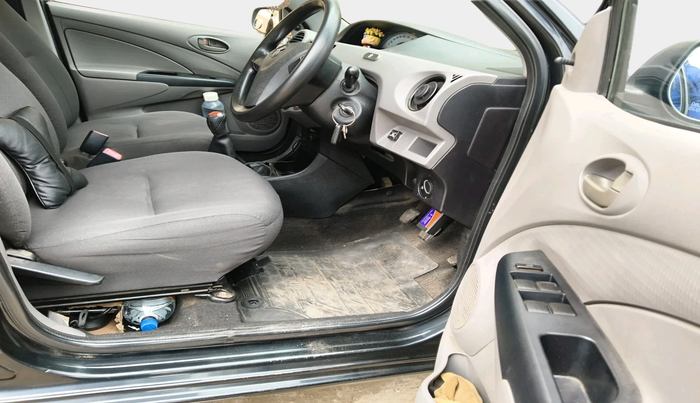 2011 Toyota Etios Liva G, Petrol, Manual, 87,637 km, interior