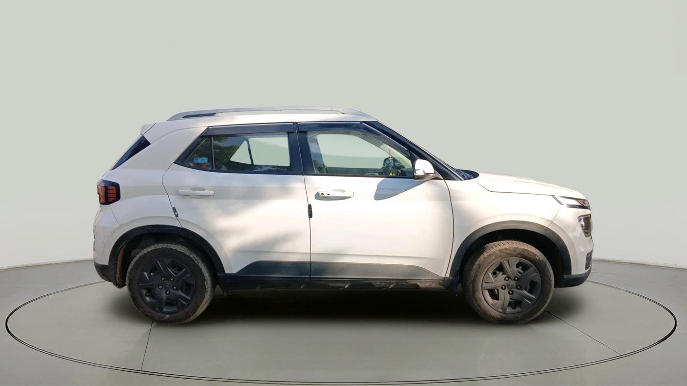 2023 Hyundai VENUE SX 1.2 PETROL, Petrol, Manual, 15,665 km, exterior