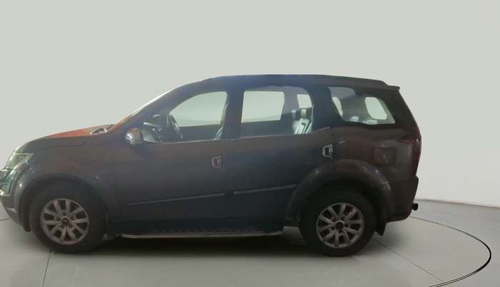 2017 Mahindra XUV500 W10 AT 1.99, Diesel, Automatic, 1,30,615 km, exterior