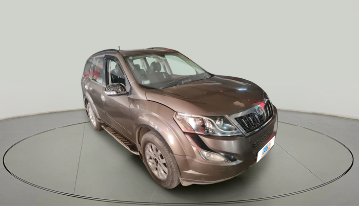 2017 Mahindra XUV500 W10 AT 1.99, Diesel, Automatic, 1,30,615 km, exterior