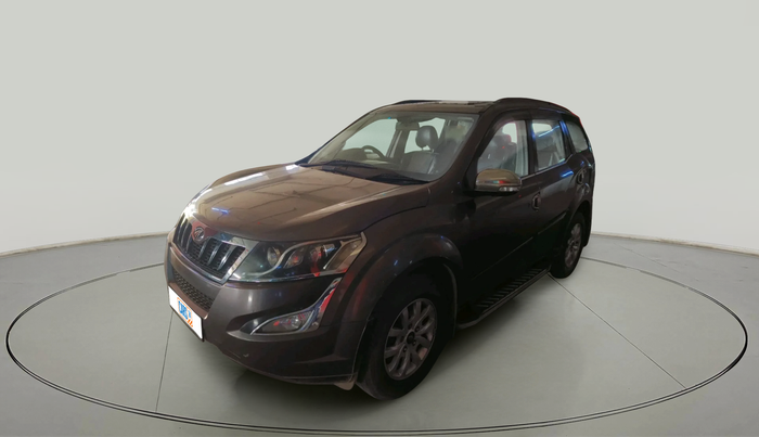 2017 Mahindra XUV500 W10 AT 1.99, Diesel, Automatic, 1,30,615 km, exterior