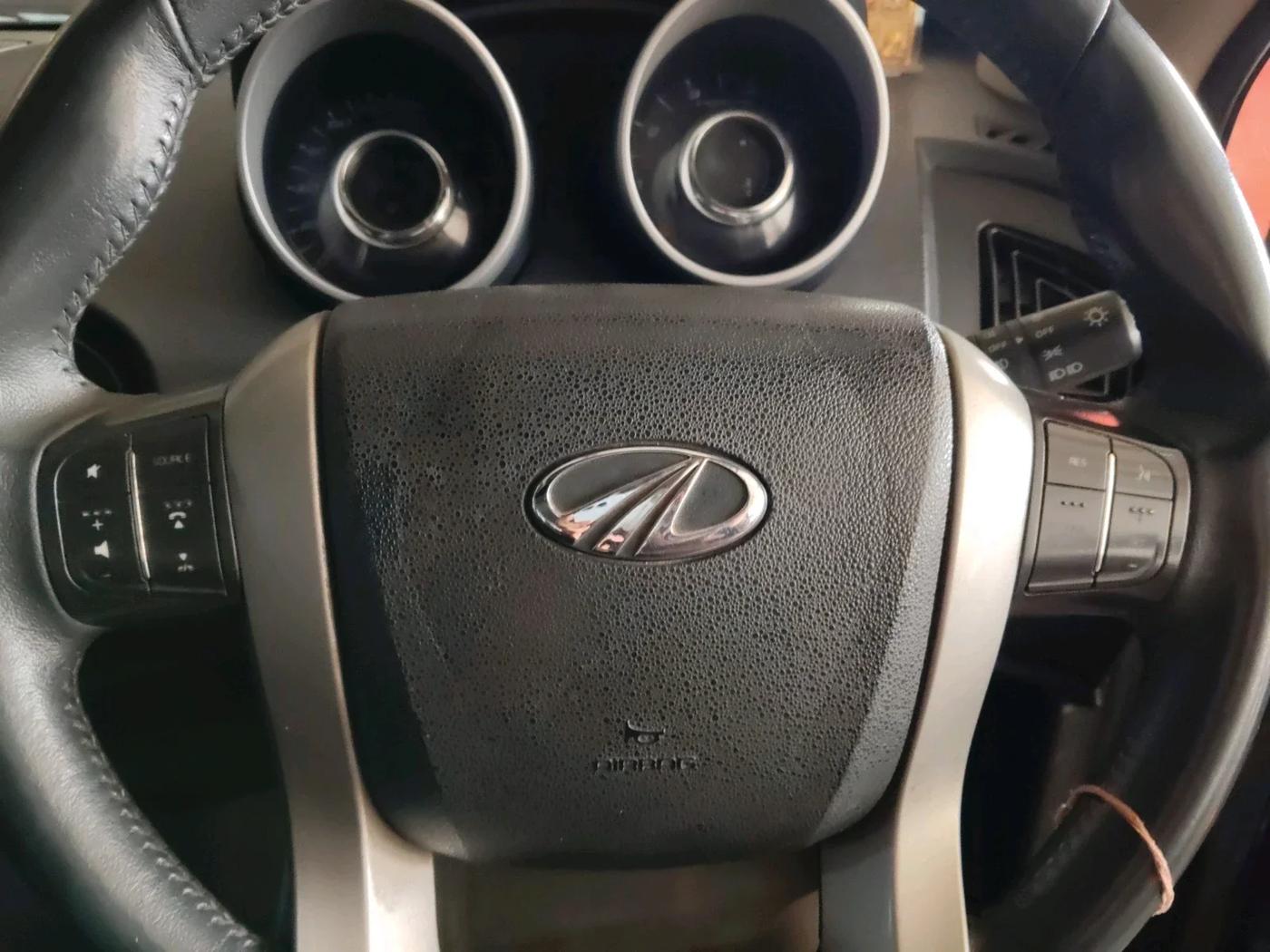 2017 Mahindra XUV500 W10 AT 1.99, Diesel, Automatic, 1,30,615 km, interior