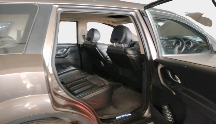 2017 Mahindra XUV500 W10 AT 1.99, Diesel, Automatic, 1,30,615 km, interior