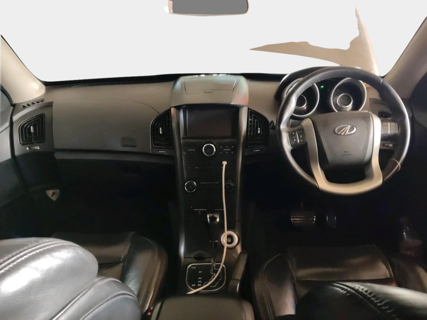2017 Mahindra XUV500 W10 AT 1.99, Diesel, Automatic, 1,30,615 km, interior