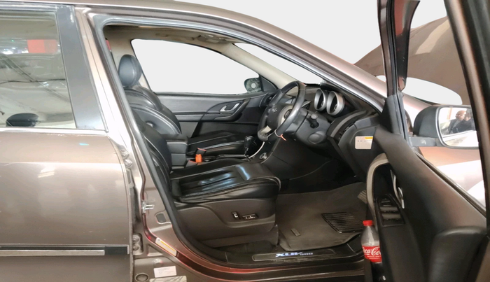 2017 Mahindra XUV500 W10 AT 1.99, Diesel, Automatic, 1,30,615 km, interior