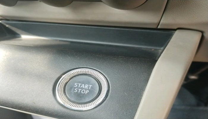 2022 Renault TRIBER RXZ AMT, Petrol, Automatic, 39,078 km, interior