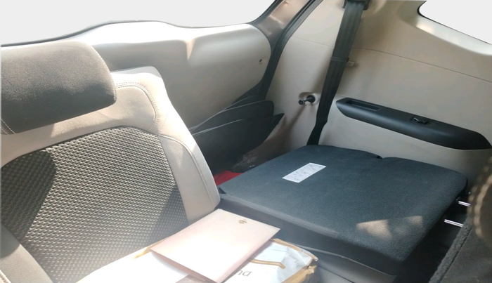 2022 Renault TRIBER RXZ AMT, Petrol, Automatic, 39,078 km, interior