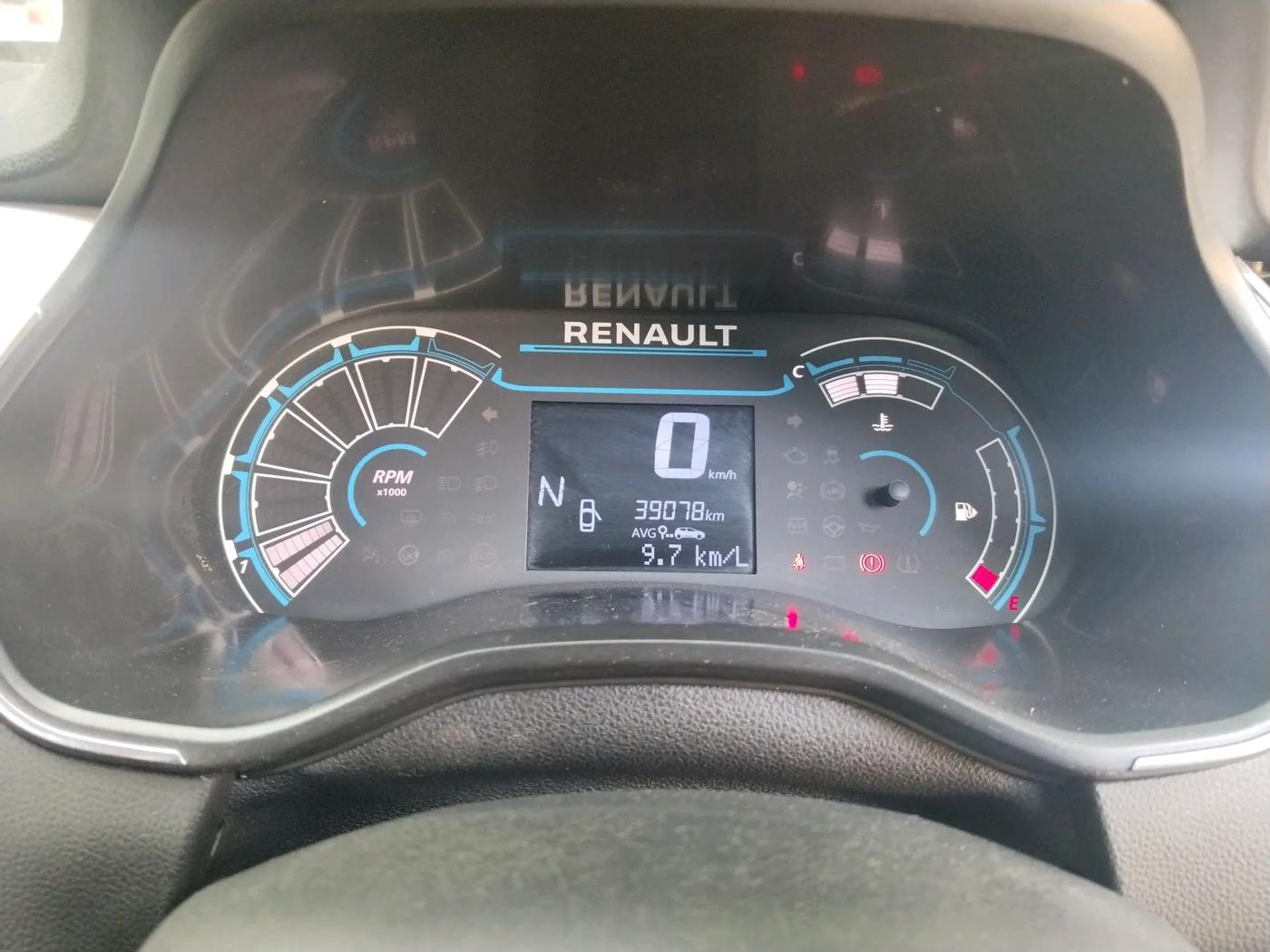 2022 Renault TRIBER RXZ AMT, Petrol, Automatic, 40,000 km, interior