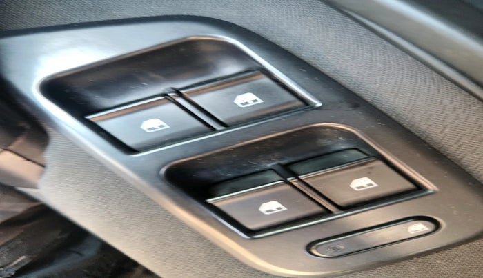 2022 Tata Harrier XE 2.0L KRYOTEC, Diesel, Manual, 78,680 km, interior