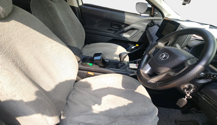 2022 Tata Harrier XE 2.0L KRYOTEC, Diesel, Manual, 78,680 km, interior