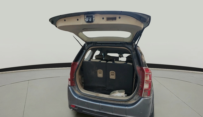 2017 Mahindra XUV500 W6, Diesel, Manual, 77,771 km, exterior