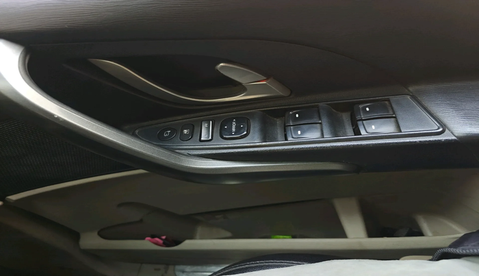 2017 Mahindra XUV500 W6, Diesel, Manual, 77,771 km, interior