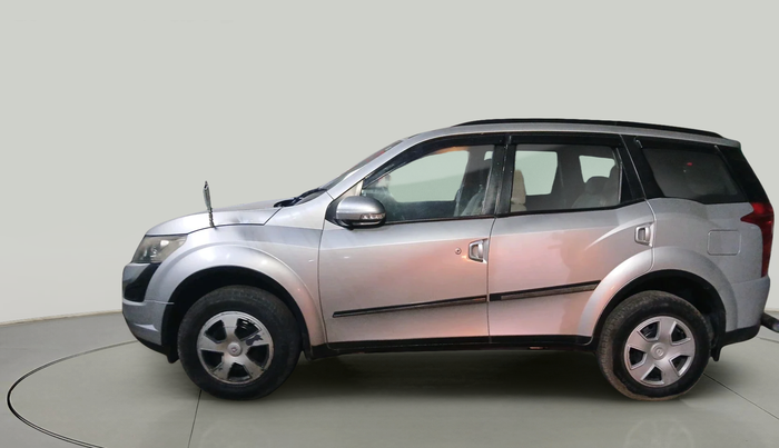 2016 Mahindra XUV500 W6 1.99, Diesel, Manual, 90,287 km, exterior