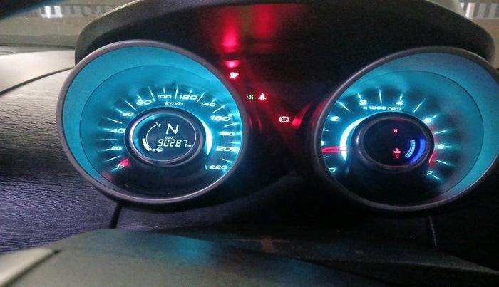 2016 Mahindra XUV500 W6 1.99, Diesel, Manual, 90,287 km, interior