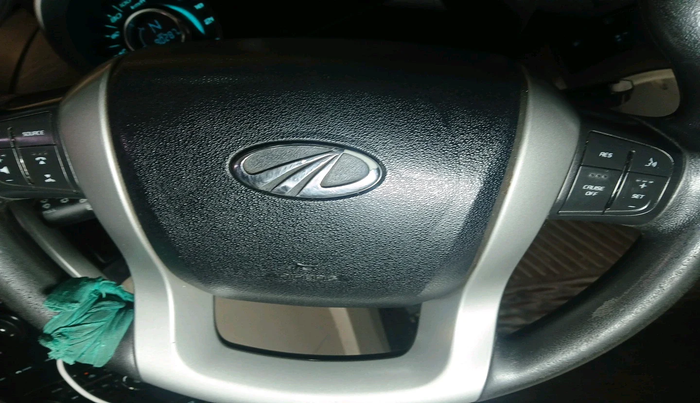 2016 Mahindra XUV500 W6 1.99, Diesel, Manual, 90,287 km, interior