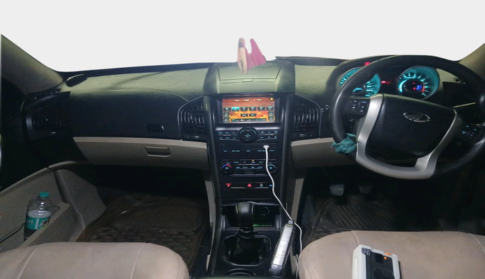 2016 Mahindra XUV500 W6 1.99, Diesel, Manual, 90,287 km, interior