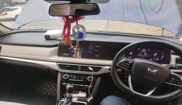 2022 Mahindra XUV700 AX 7 LUXURY D AWD AT 7 STR, Diesel, Automatic, 73,633 km, interior