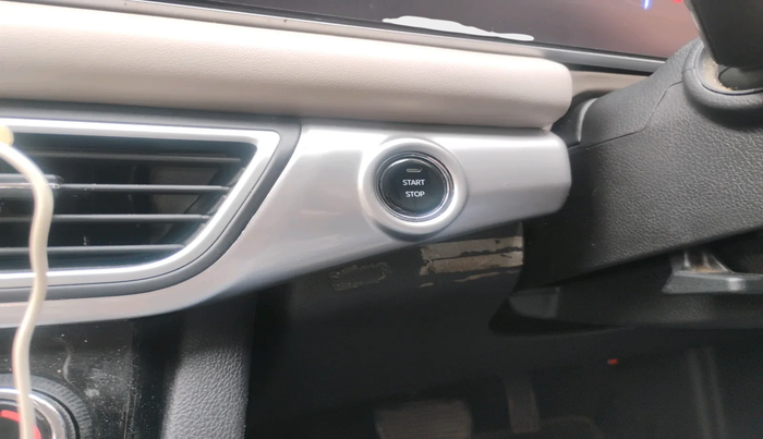 2022 Mahindra XUV700 AX 7 LUXURY D AWD AT 7 STR, Diesel, Automatic, 73,633 km, interior