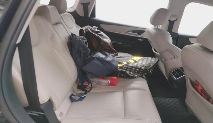 2022 Mahindra XUV700 AX 7 LUXURY D AWD AT 7 STR, Diesel, Automatic, 73,633 km, interior